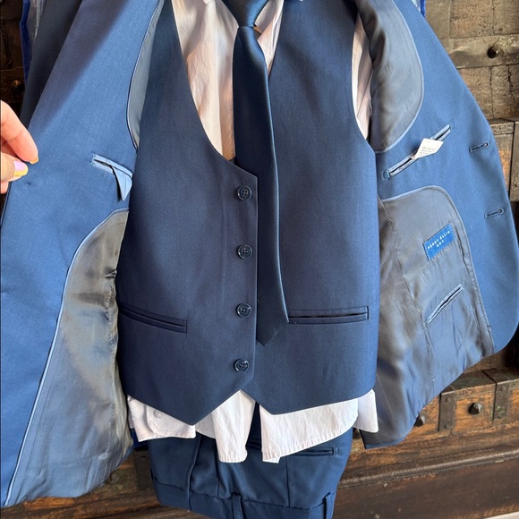 Perry Ellis 5 piece boys suit - Picture 4 of 4